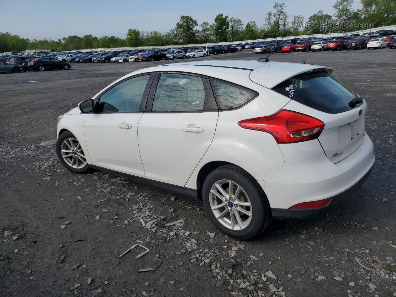 2017 Ford Focus Se White vin: 1FADP3K28HL224355