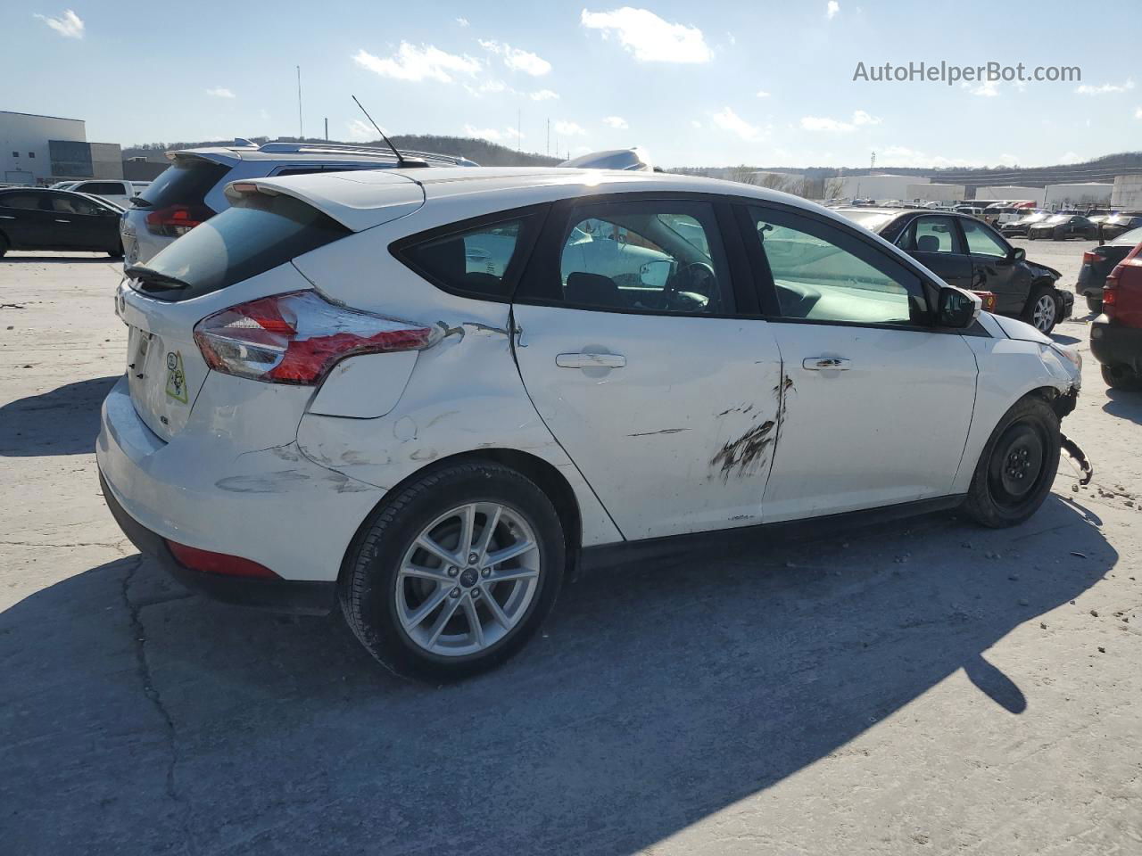 2017 Ford Focus Se White vin: 1FADP3K28HL231628