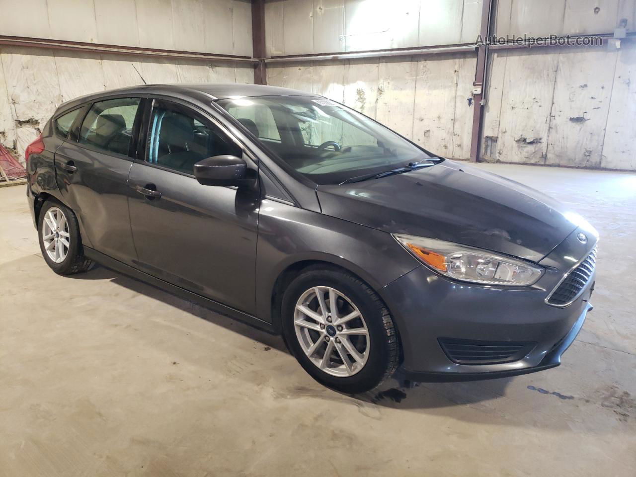 2018 Ford Focus Se Gray vin: 1FADP3K28JL235099