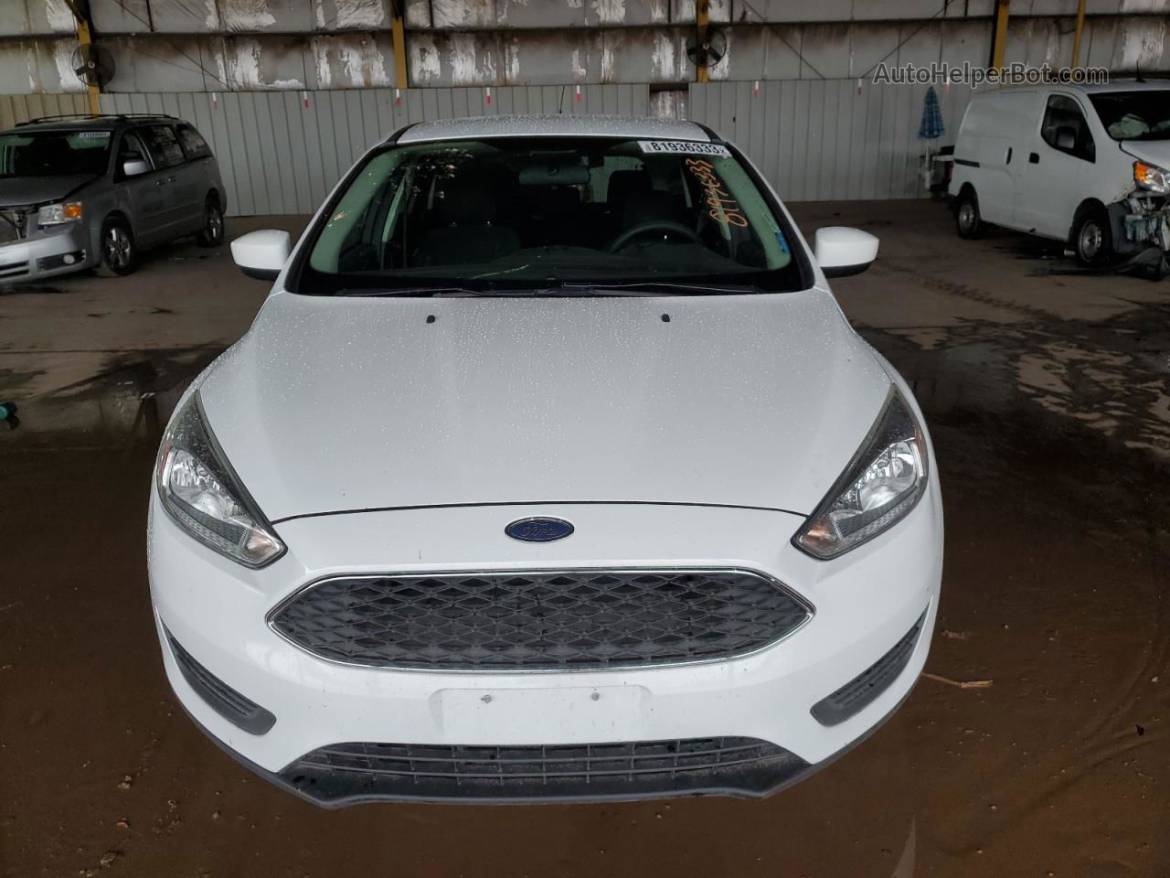 2018 Ford Focus Se White vin: 1FADP3K28JL272282