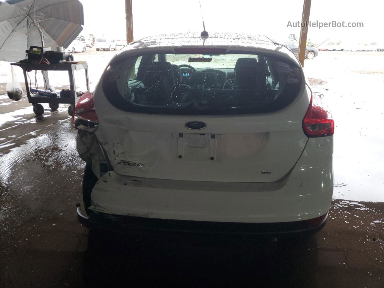 2018 Ford Focus Se White vin: 1FADP3K28JL272282