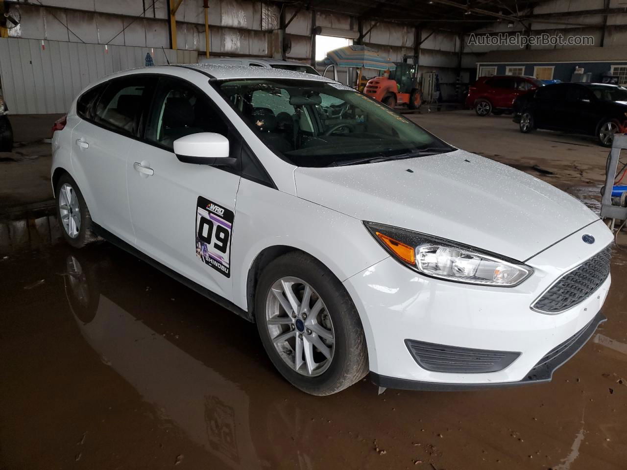 2018 Ford Focus Se White vin: 1FADP3K28JL272282