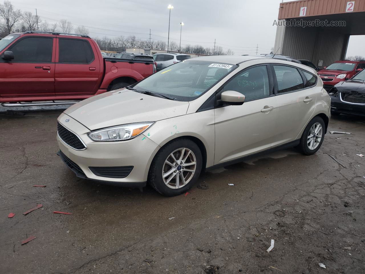 2018 Ford Focus Se Золотой vin: 1FADP3K28JL272556