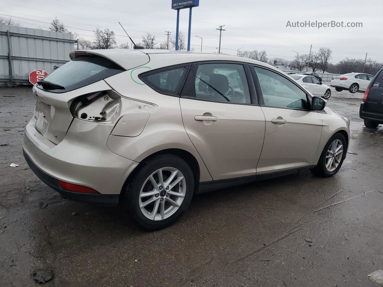 2018 Ford Focus Se Gold vin: 1FADP3K28JL272556