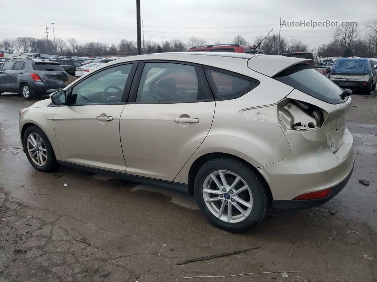 2018 Ford Focus Se Gold vin: 1FADP3K28JL272556