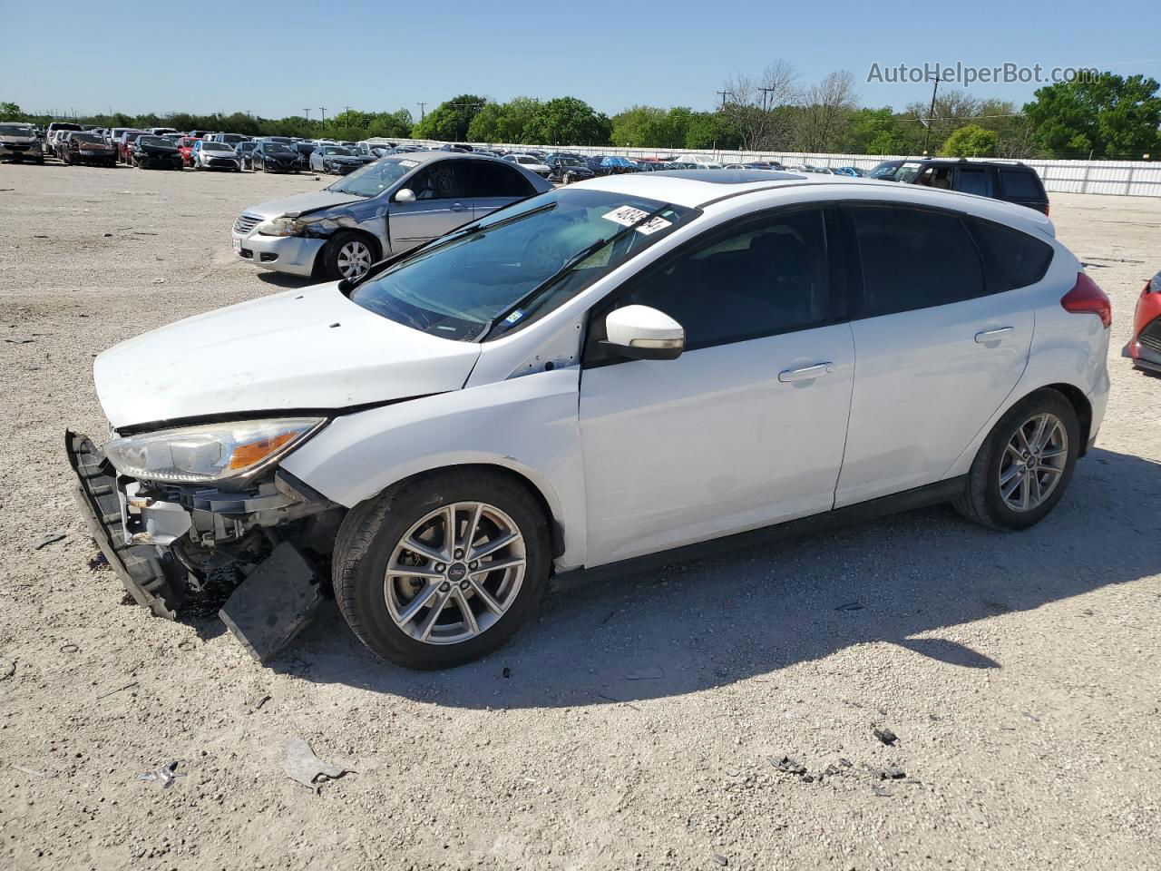 2016 Ford Focus Se White vin: 1FADP3K29GL213718