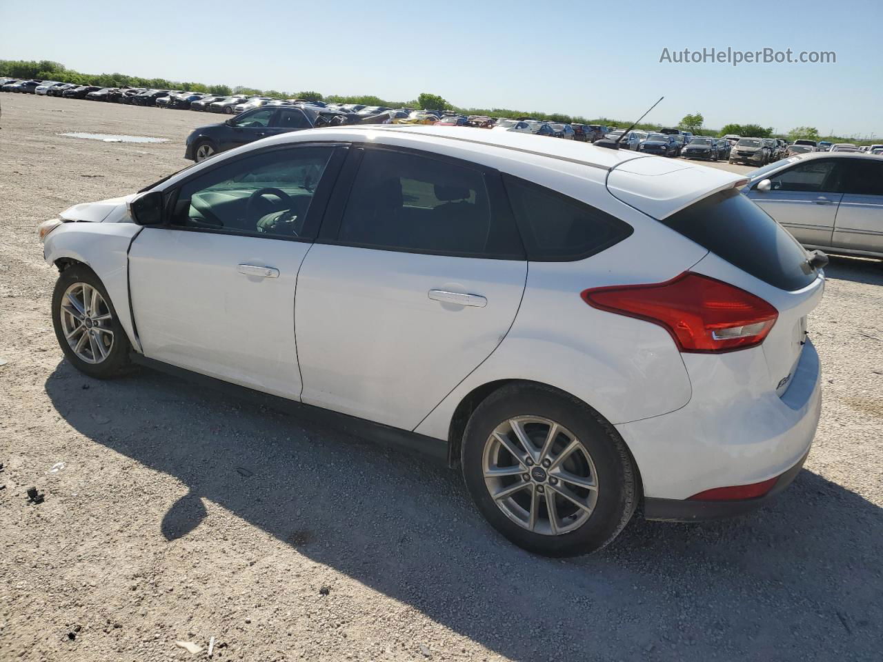 2016 Ford Focus Se White vin: 1FADP3K29GL213718