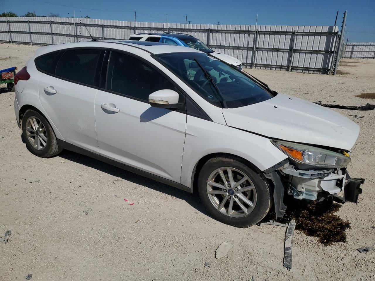 2016 Ford Focus Se White vin: 1FADP3K29GL213718