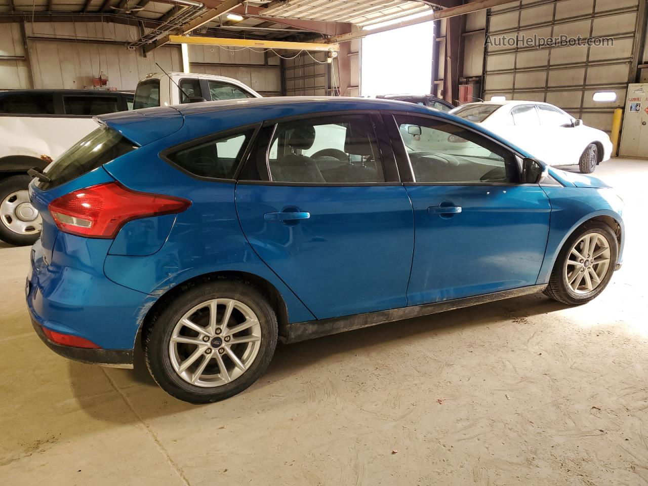 2016 Ford Focus Se Blue vin: 1FADP3K29GL379902