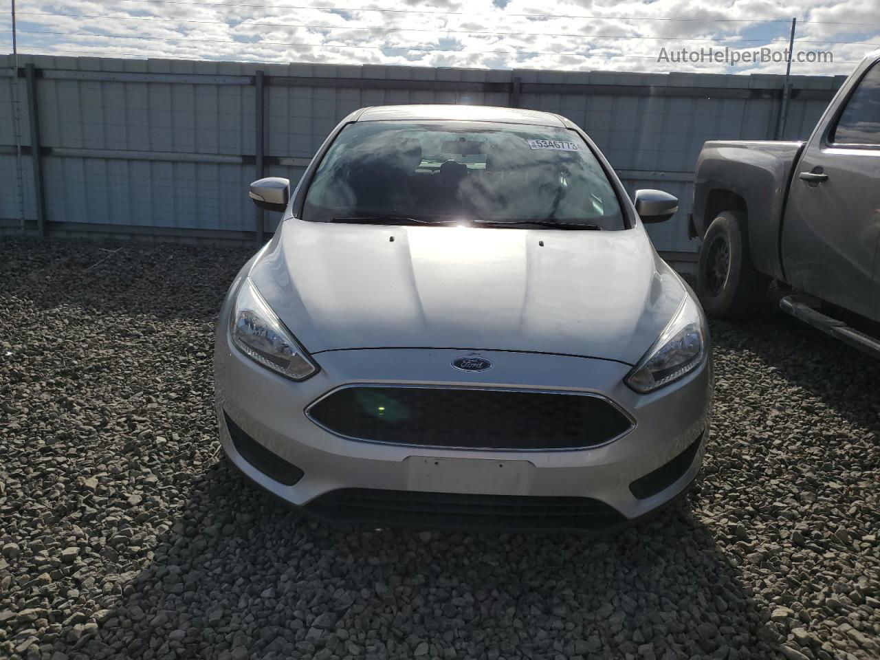 2017 Ford Focus Se Silver vin: 1FADP3K29HL219939