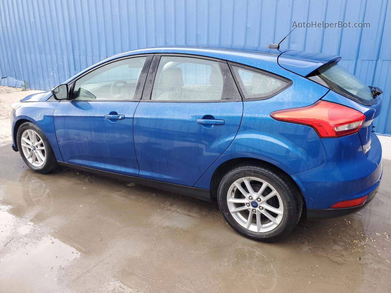 2018 Ford Focus Se Blue vin: 1FADP3K29JL218196