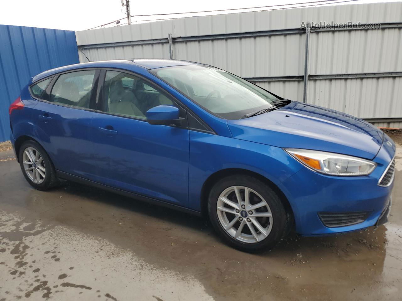 2018 Ford Focus Se Синий vin: 1FADP3K29JL218196