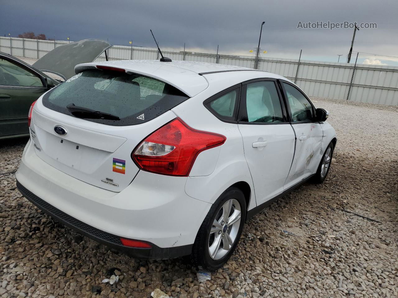 2014 Ford Focus Se White vin: 1FADP3K2XEL373815