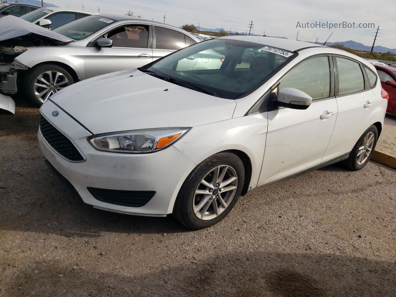 2015 Ford Focus Se White vin: 1FADP3K2XFL283419