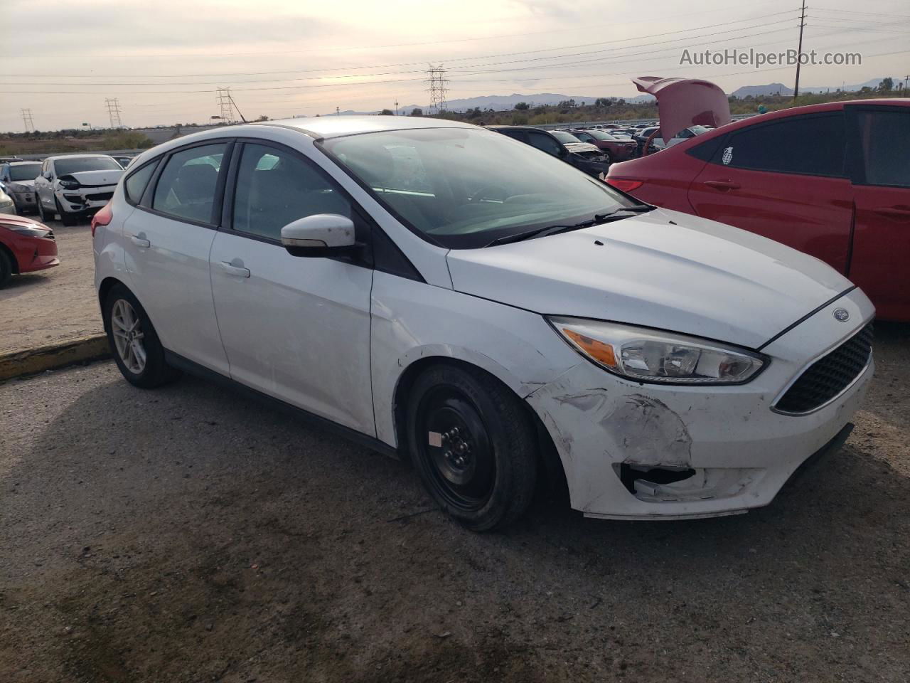 2015 Ford Focus Se White vin: 1FADP3K2XFL283419