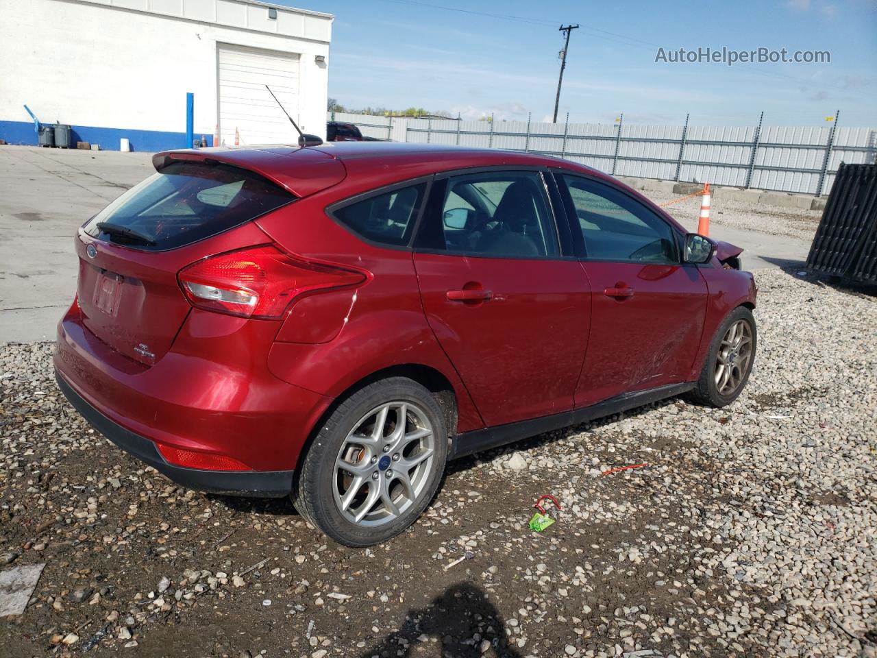 2015 Ford Focus Se Red vin: 1FADP3K2XFL327368