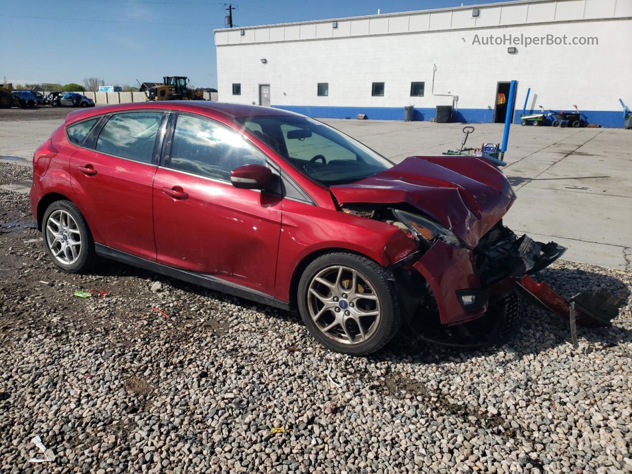 2015 Ford Focus Se Red vin: 1FADP3K2XFL327368