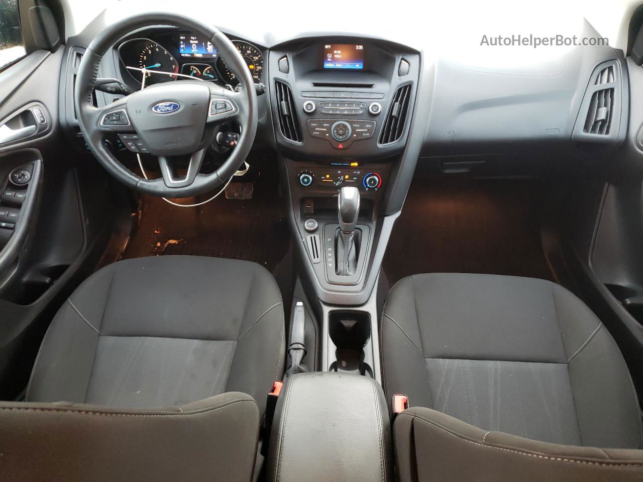 2015 Ford Focus Se Черный vin: 1FADP3K2XFL384914