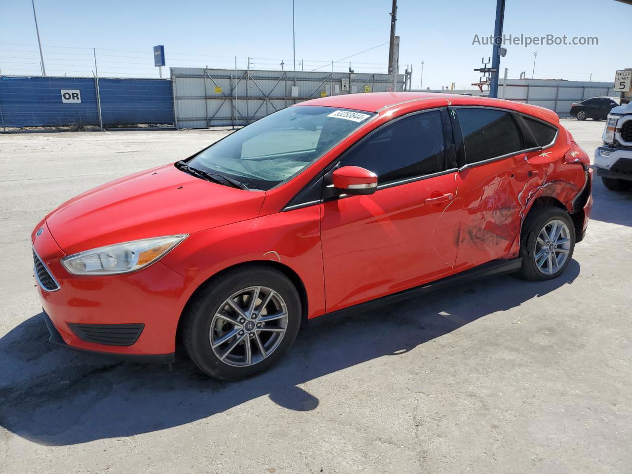 2017 Ford Focus Se Red vin: 1FADP3K2XHL341855