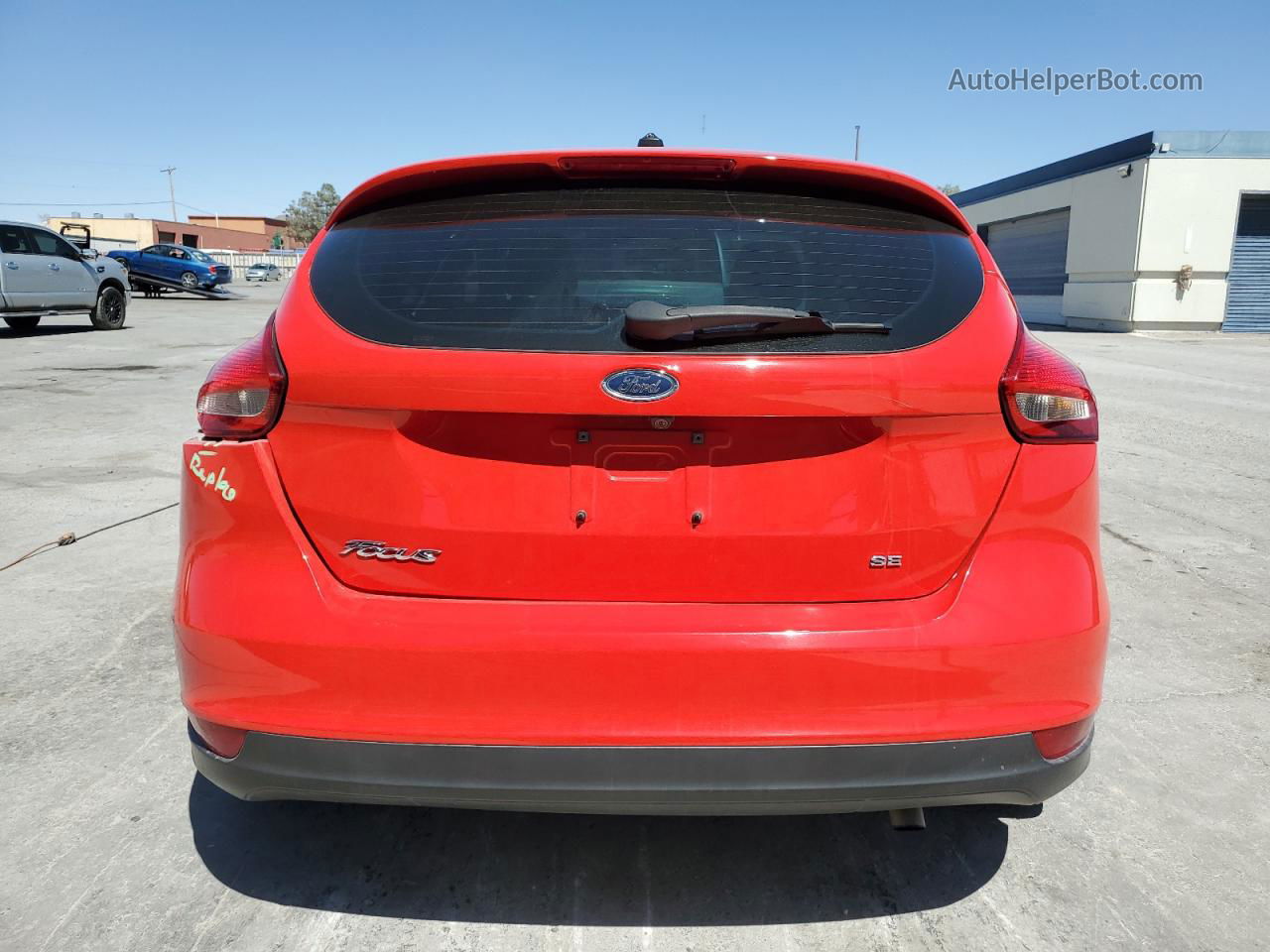 2017 Ford Focus Se Red vin: 1FADP3K2XHL341855