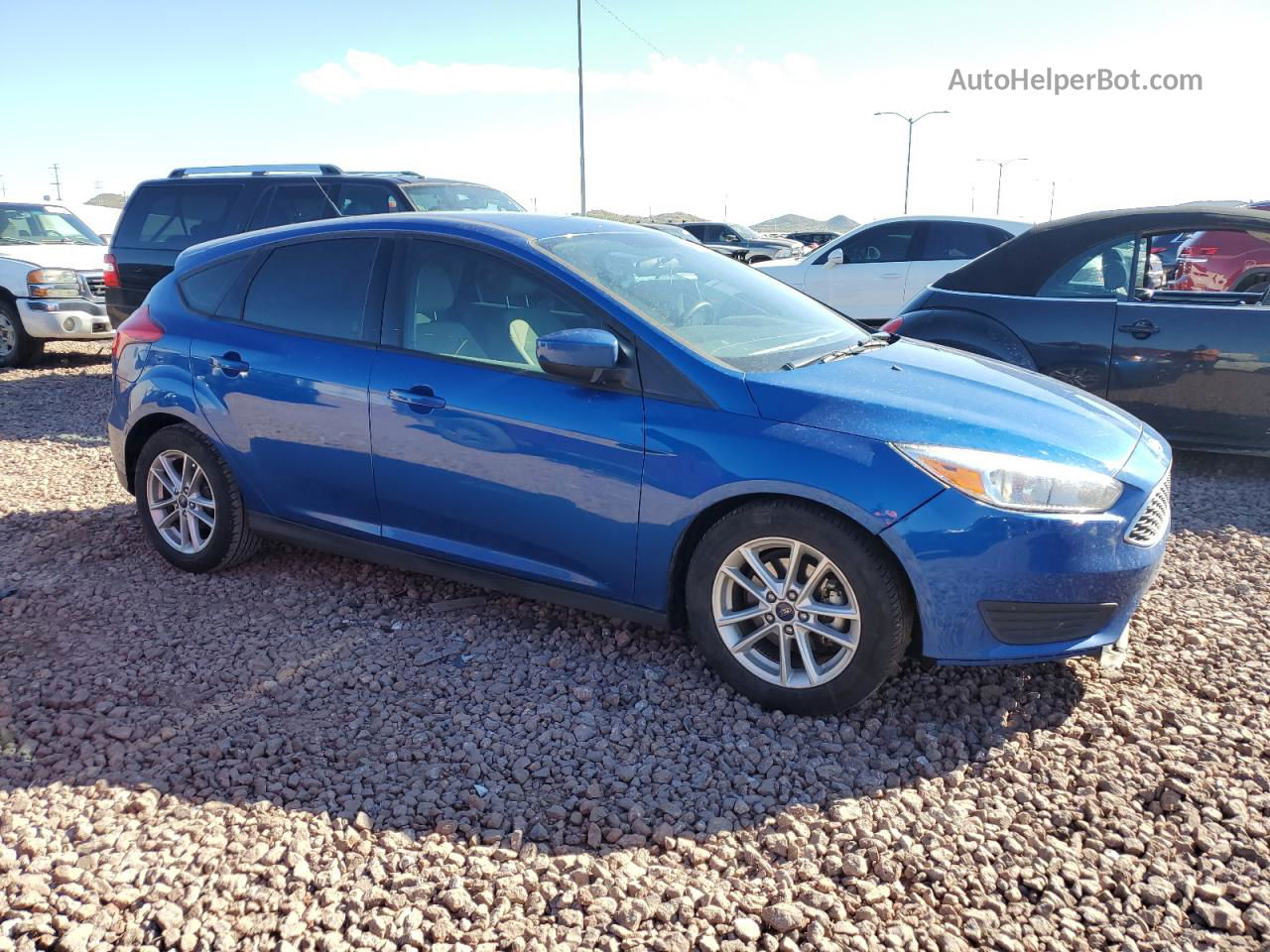 2018 Ford Focus Se Синий vin: 1FADP3K2XJL331431