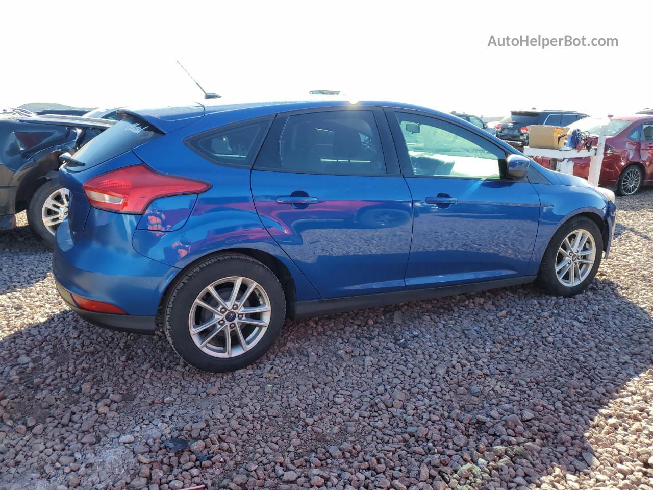 2018 Ford Focus Se Синий vin: 1FADP3K2XJL331431