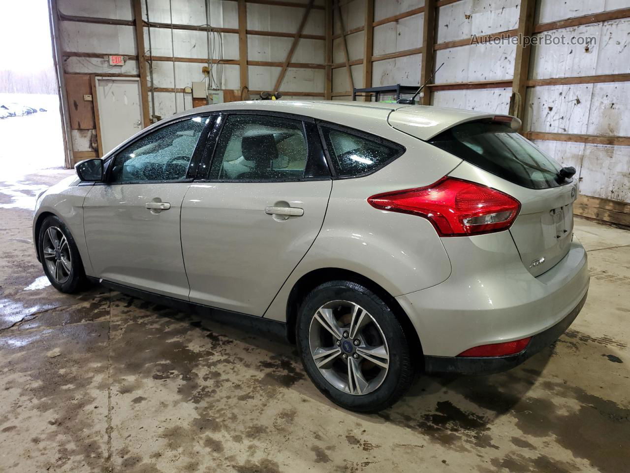 2016 Ford Focus Se Gold vin: 1FADP3KE7GL259865