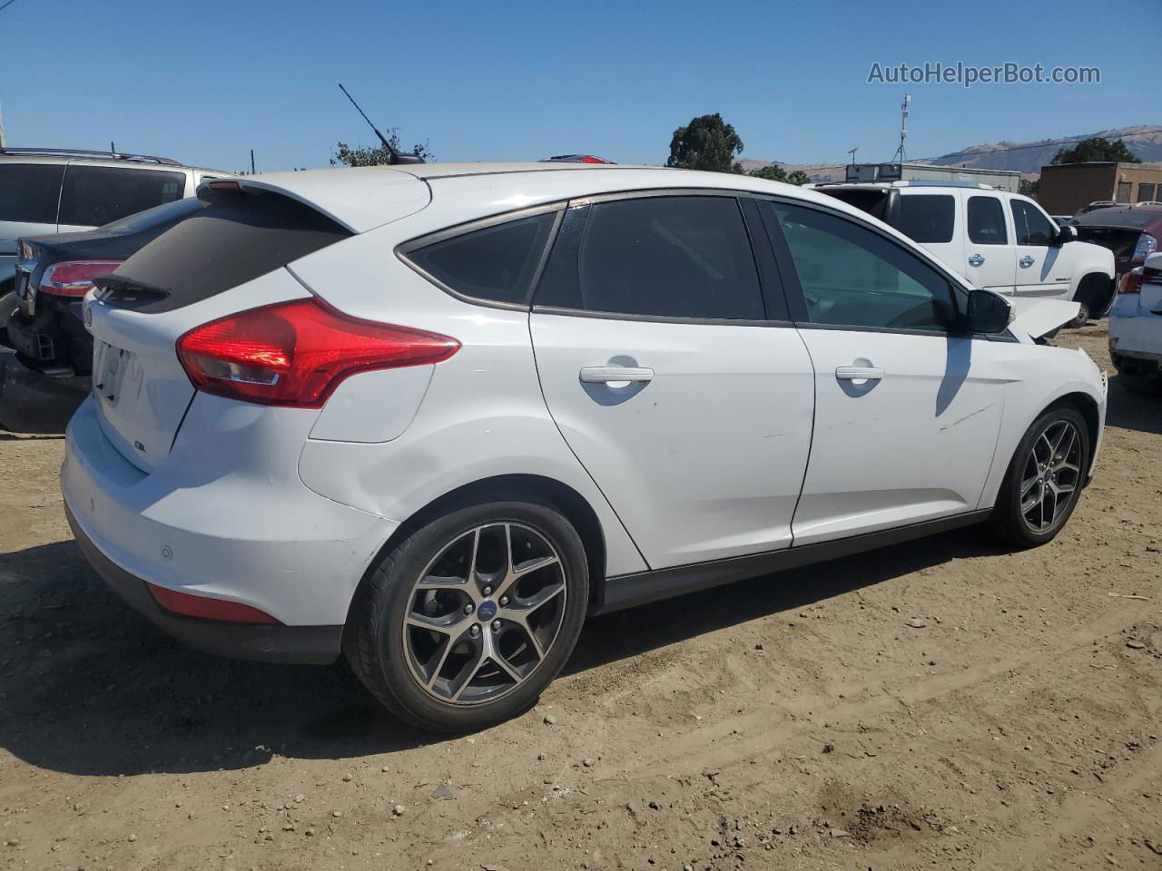 2017 Ford Focus Sel White vin: 1FADP3M22HL304053