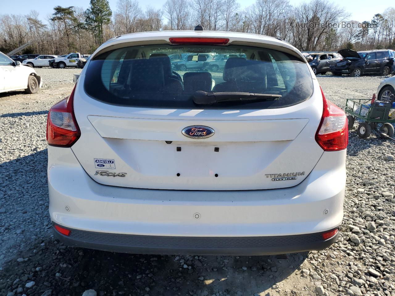 2014 Ford Focus Titanium White vin: 1FADP3N20EL126685