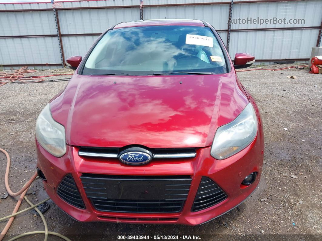 2013 Ford Focus Titanium Maroon vin: 1FADP3N21DL123339