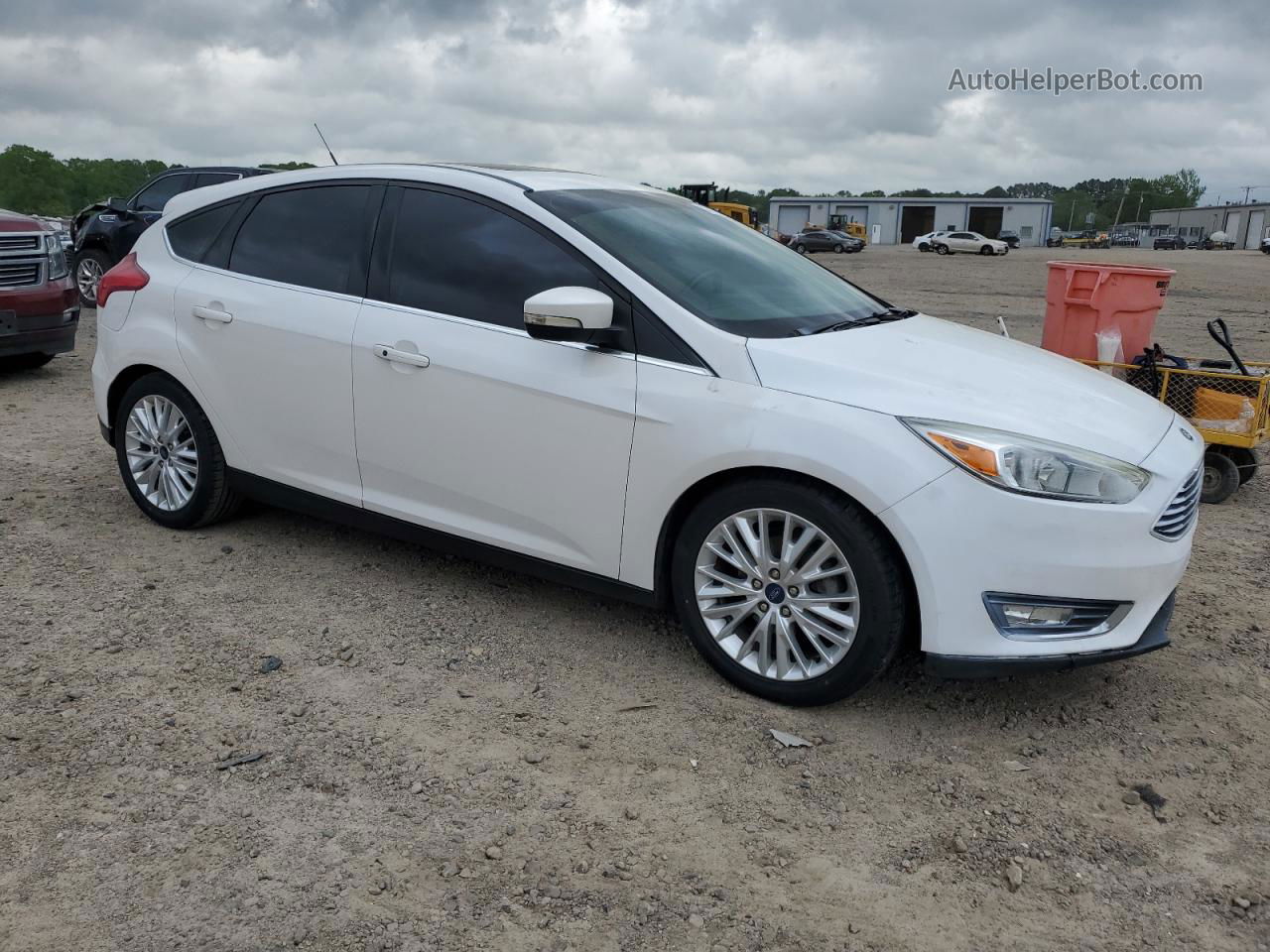 2017 Ford Focus Titanium White vin: 1FADP3N23HL279663