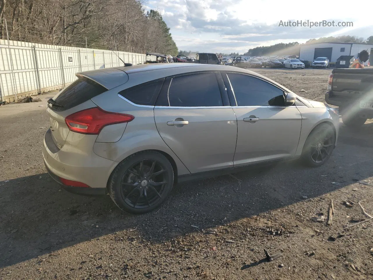 2016 Ford Focus Titanium Золотой vin: 1FADP3N26GL275329