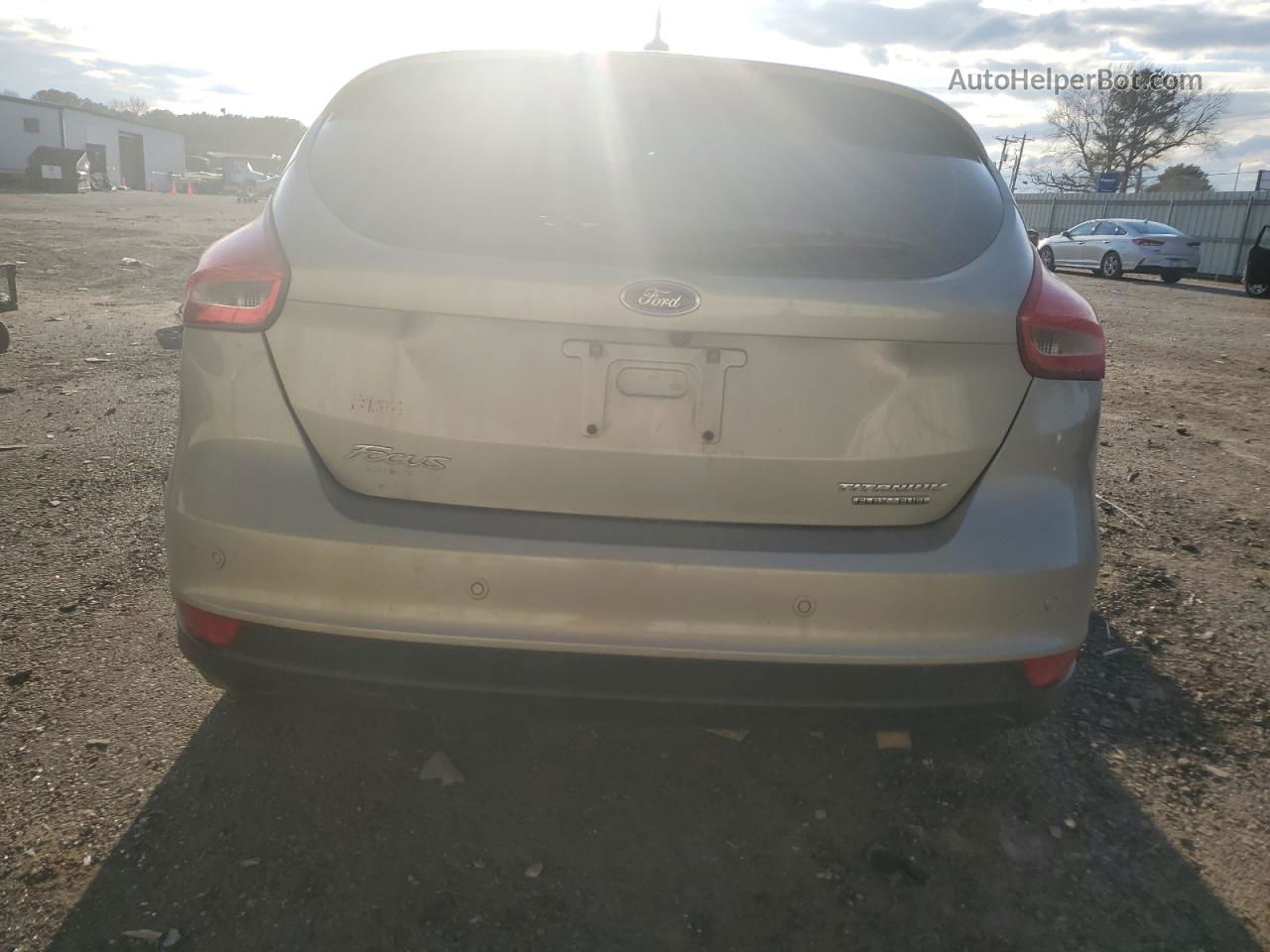 2016 Ford Focus Titanium Золотой vin: 1FADP3N26GL275329