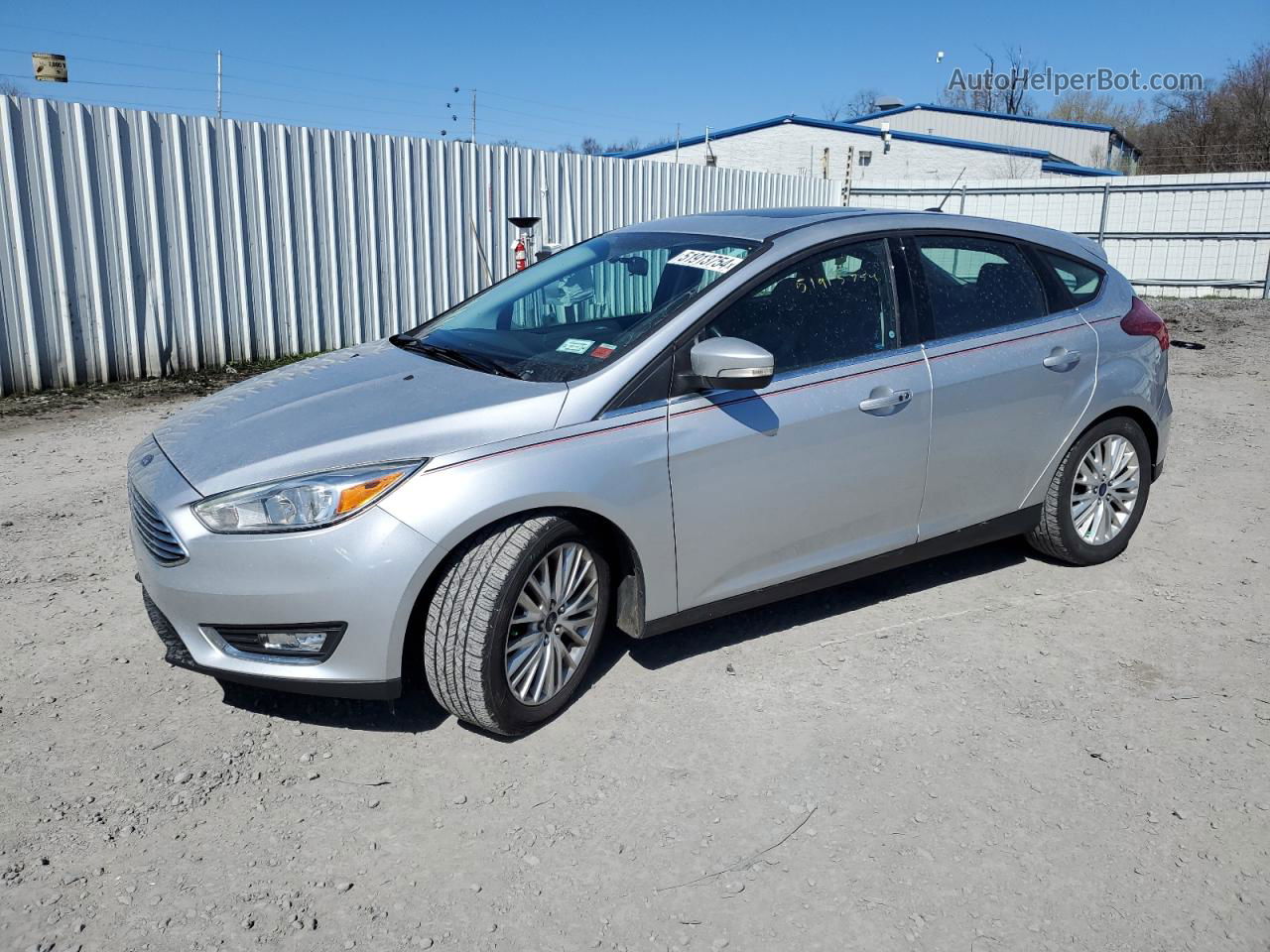 2017 Ford Focus Titanium Серебряный vin: 1FADP3N26HL349026