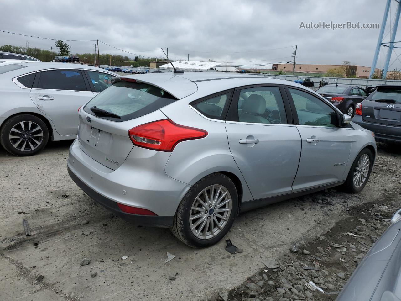 2015 Ford Focus Bev Серебряный vin: 1FADP3R42FL213940