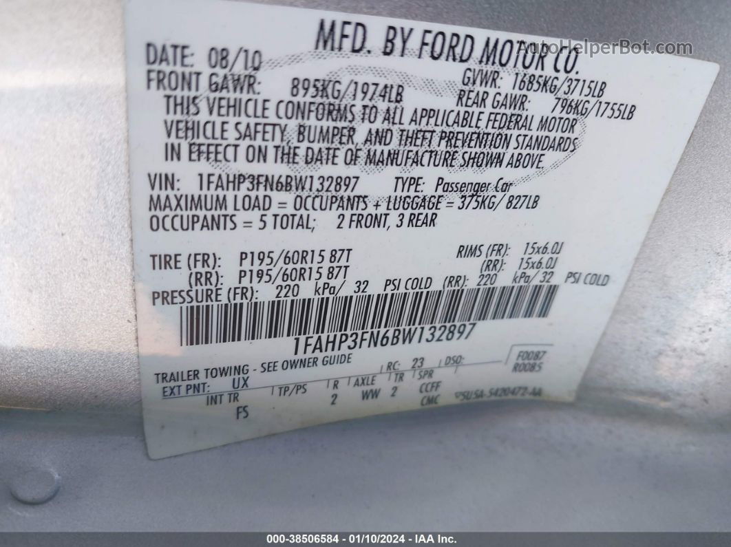 2011 Ford Focus Se Серебряный vin: 1FAHP3FN6BW132897