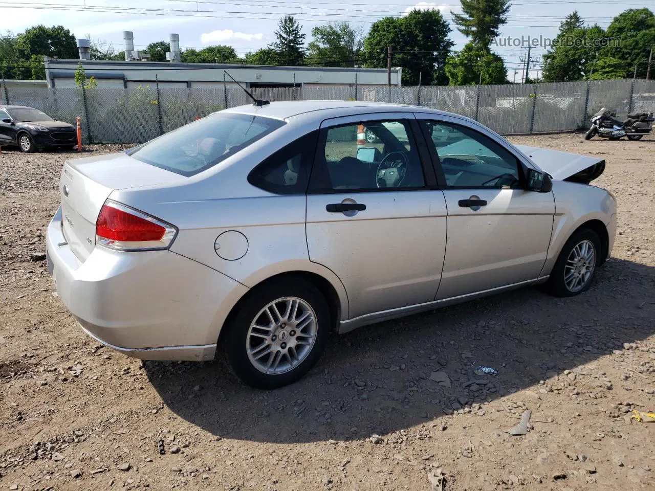 2011 Ford Focus Se Silver vin: 1FAHP3FN8BW100632