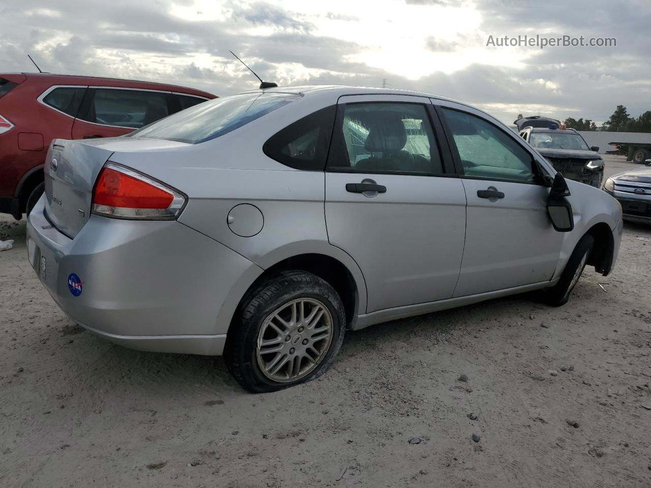 2011 Ford Focus Se Серебряный vin: 1FAHP3FNXBW196490