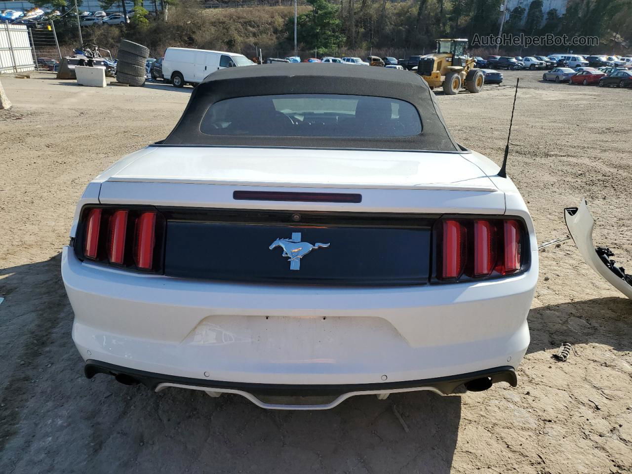 2016 Ford Mustang  White vin: 1FATP8EM3G5311833