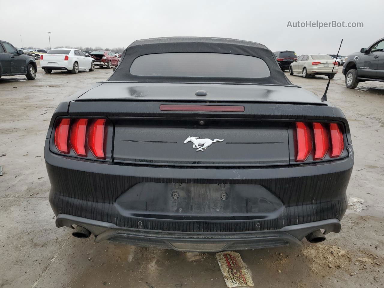 2020 Ford Mustang  Black vin: 1FATP8UH0L5112088