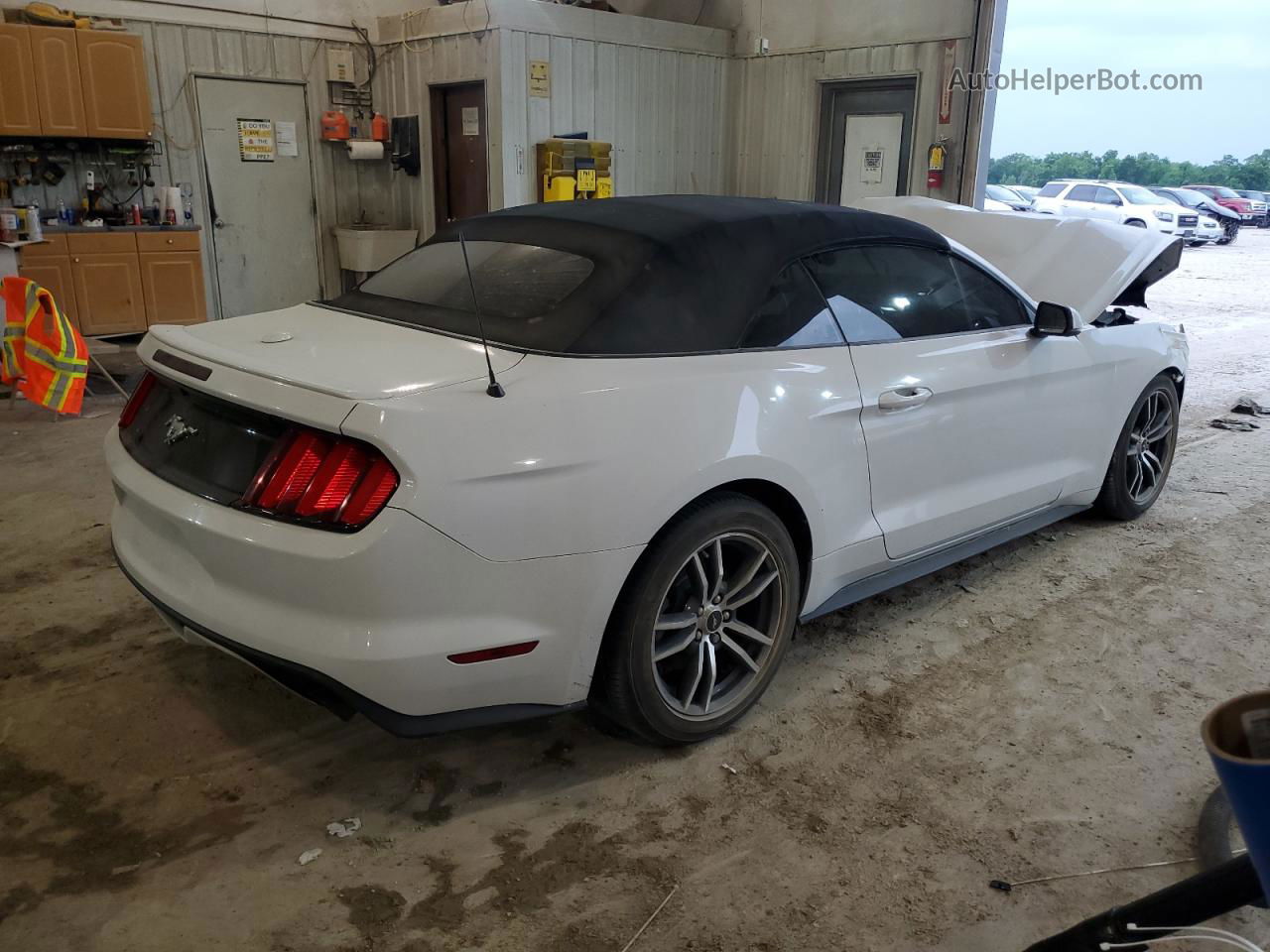 2016 Ford Mustang  White vin: 1FATP8UH6G5243337