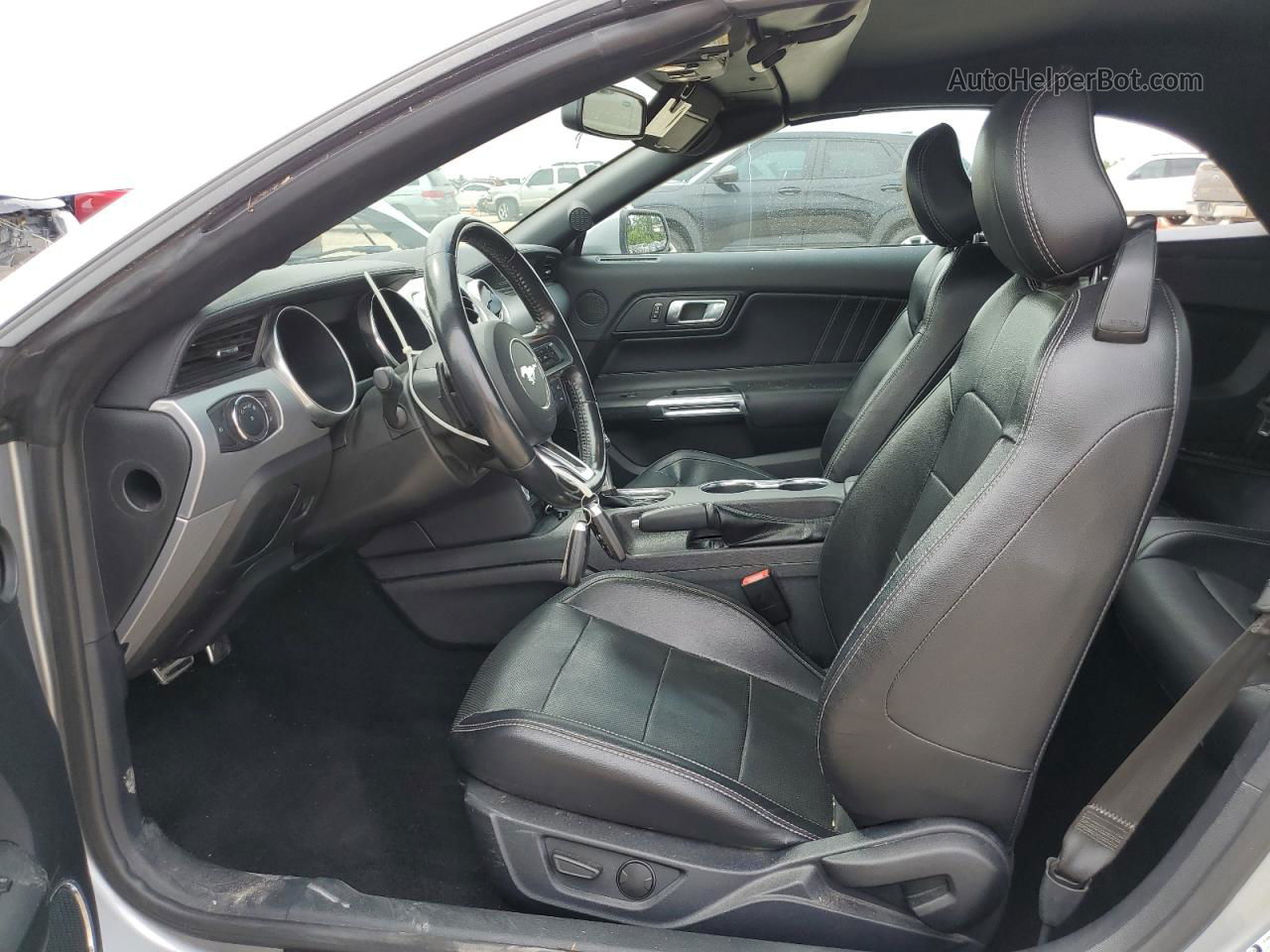 2020 Ford Mustang  Серебряный vin: 1FATP8UH6L5111978