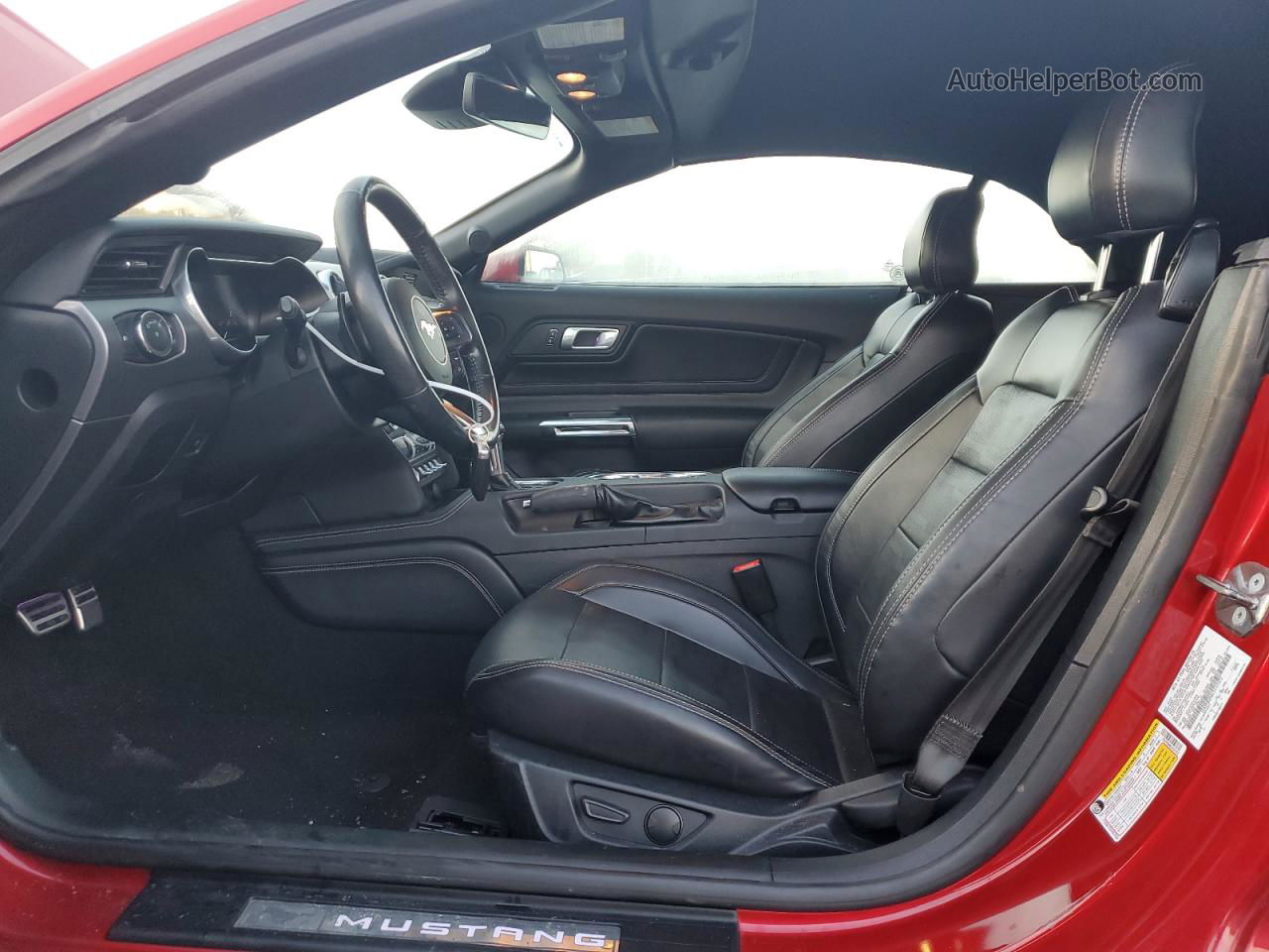 2020 Ford Mustang  Красный vin: 1FATP8UH6L5157472