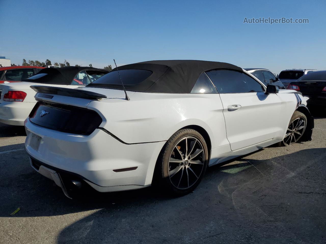 2016 Ford Mustang  White vin: 1FATP8UH8G5304641