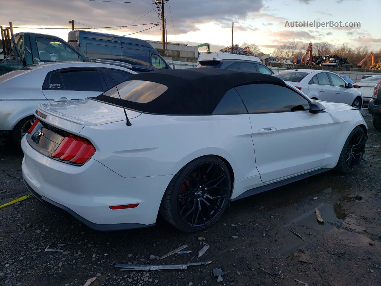 2020 Ford Mustang  Белый vin: 1FATP8UHXL5115340