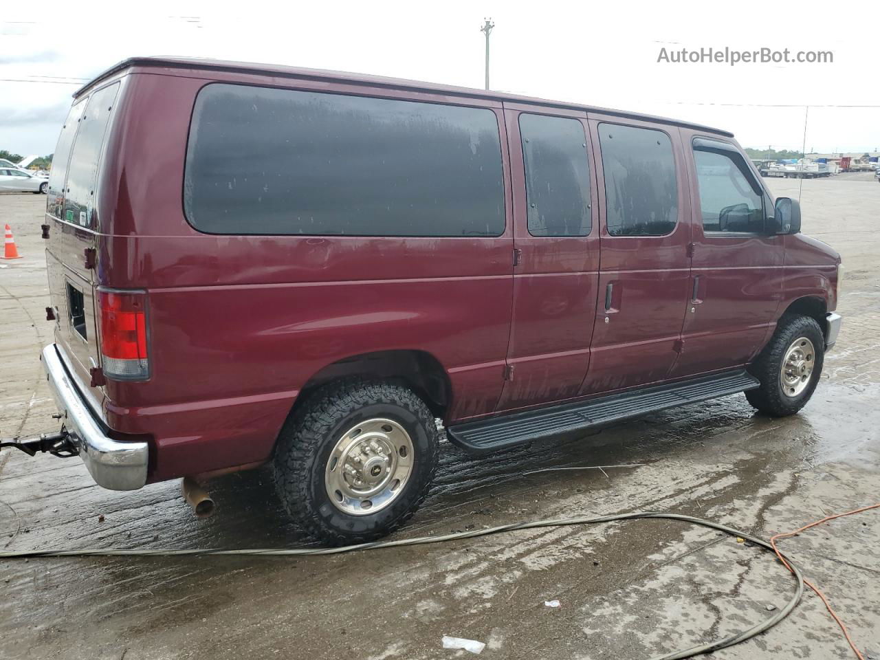 2008 Ford Econoline E350 Super Duty Wagon Burgundy vin: 1FBNE31L18DA20655