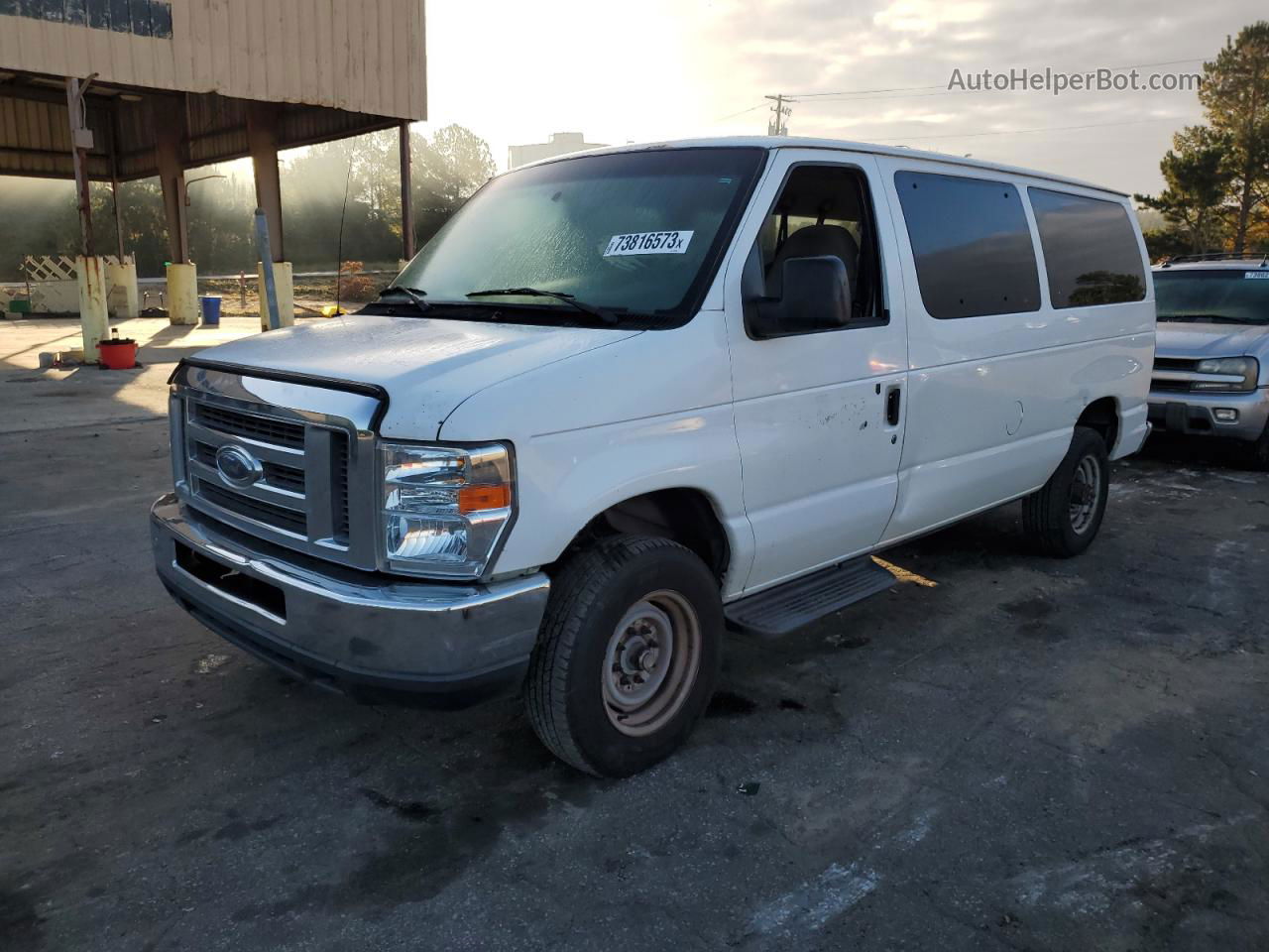 2008 Ford Econoline E350 Super Duty Wagon White vin: 1FBNE31L58DA77439