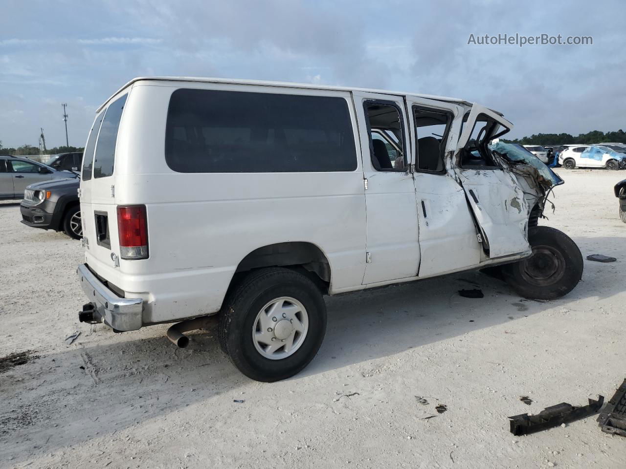 2008 Ford Econoline E350 Super Duty Wagon White vin: 1FBNE31L88DB53817