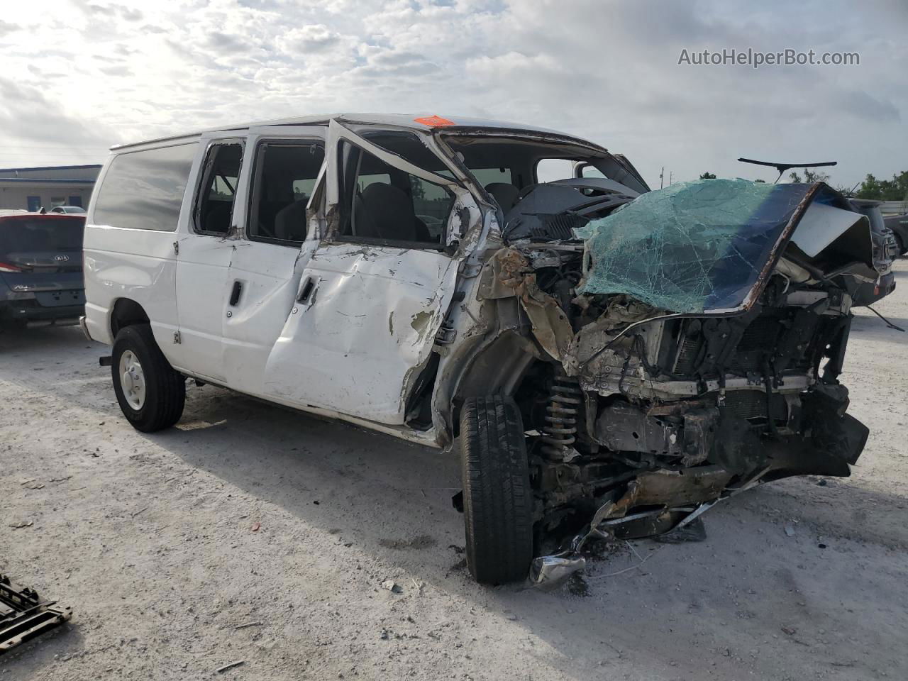 2008 Ford Econoline E350 Super Duty Wagon White vin: 1FBNE31L88DB53817