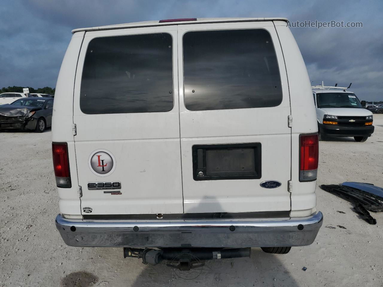 2008 Ford Econoline E350 Super Duty Wagon White vin: 1FBNE31L88DB53817